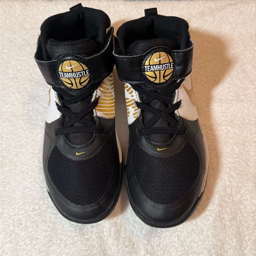 Nike Team Hustle D9 - Size 3Y